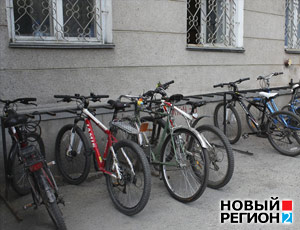 Стоянка разрешена. Где в Екатеринбурге можно оставить велосипед, автомобиль, вертолет или яхту (ФОТО)