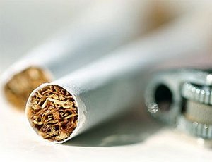 Курильщики выгодны обществу / Они меньше живут и платят больше налогов