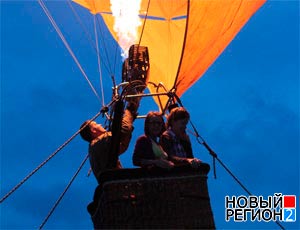 Челябинск начал отмечать День города (ФОТОРЕПОРТАЖ) / Горожане летали на воздушном шаре и глазели на длинноногих красавиц