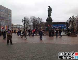 В центре Москвы начинается акция в поддержку узников Болотной (ФОТО) / Полиция встречает участников шествия уже в метро