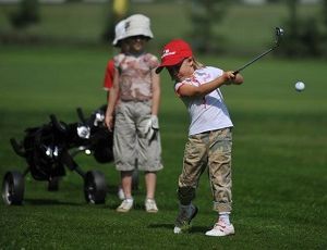 Минобр предложит школьникам гольф на физкультуре / На Урале будут учить одаренных детей умению обращаться с клюшкой бесплатно