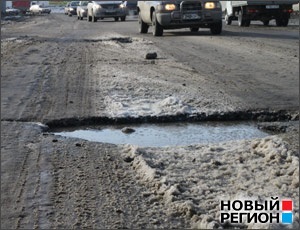 В Екатеринбурге начался ямочный ремонт дорог после зимы
