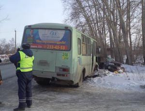 В Челябинске иномарка врезалась в маршрутный ПАЗ, есть пострадавшие