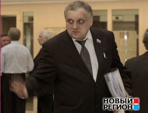 Банкротство как пиар: в Свердловском заксо нашелся третий претендент на «разорение»