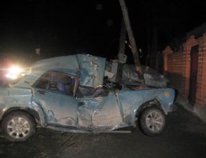 В Серове две молодые девушки погибли в ДТП: автомобиль врезался в столб (ФОТО)