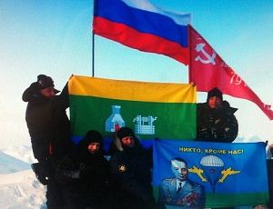 На Северном полюсе водрузили флаг Екатеринбурга (ФОТО)