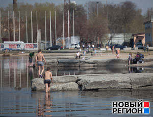 Купальный сезон в Екатеринбурге открыт – в грязной воде и по холодку (ФОТО)
