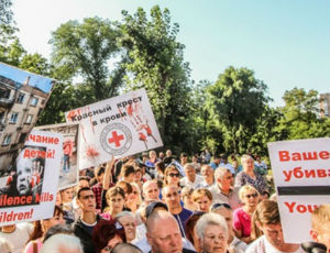 Жители Донецка требуют от ОБСЕ правдивого освещения событий в Донбассе / «ОБСЕ, почему вы молчите? Говорите правду!»