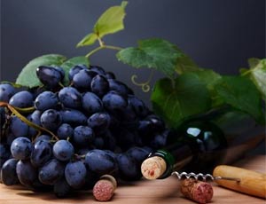Ученые назвали напиток из черного винограда лекарством от ожирения