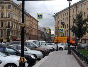 Власти Санкт-Петербурга назвали дату начала работы платных парковок / Цена годового абонемента для автовладельца превысит 200 тысяч рублей