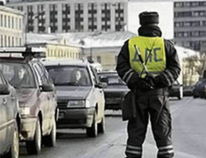 В Ленобласти 25-летний парень избил инспекторов ДПС