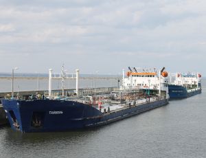 Силовики подключились к освобождению захваченного в Ливии российского танкера / Эксперт: судно задержано с нарушением морского права
