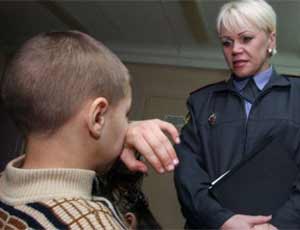 МВД: детская преступность в России с начала года взлетела на 5% / ...из-за экономического кризиса и широкой демонстрации насилия