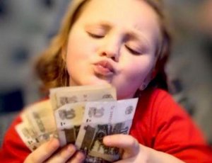 73% жителей России не привлекают своих детей к планированию бюджета семьи