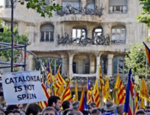 Мадрид оспорил в Конституционном суде резолюцию о независимости Каталонии