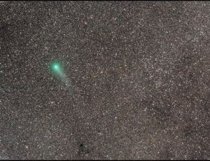 К Земле летит необычная яркая комета «Каталина» / Ее можно будет разглядеть невооруженным взглядом 17 декабря