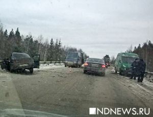 В результате ДТП на трассе Пермь – Екатеринбург один человек погиб, четверо пострадали