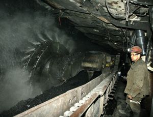 Медведев потребовал подготовить список опасных угольных шахт / Убыточные будут поэтапно ликвидированы