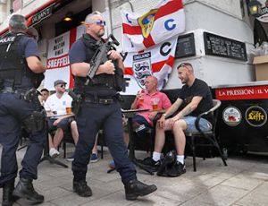 Полиция Марселя перед матчем Россия - Англия применила слезоточивый газ