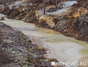 Зеленый снег и кислотная река. Что происходит на месте экологической аварии в Первоуральске несколько месяцев спустя (ФОТО)