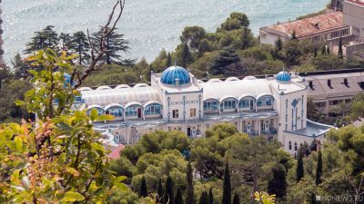 Объем туристического бронирования в Крыму сократился почти в 2 раза