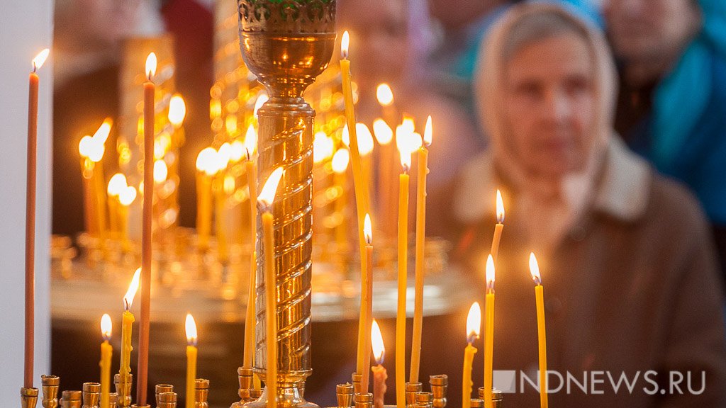 «Поджигаю – не горит. Вторую – не горит»: жительнице Гатчины в церковной лавке продали макароны вместо свечек (ВИДЕО)