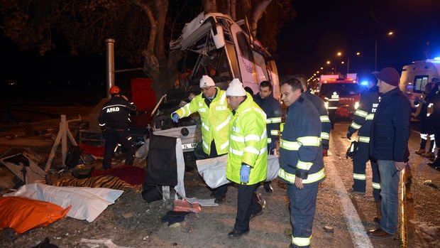 В Турции автобус слетел с трассы, 11 человек погибли