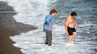 Жители Евпатории вынуждены мыться на пляже