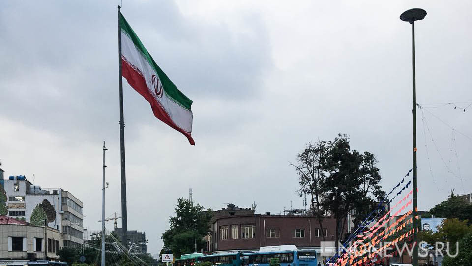 Страсти накаляются: Иран пригрозил закрыть Ормузский пролив для нефти