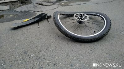 В Петербурге велосипедист погиб, попав под авто из-за открывшейся двери «Мерседеса»