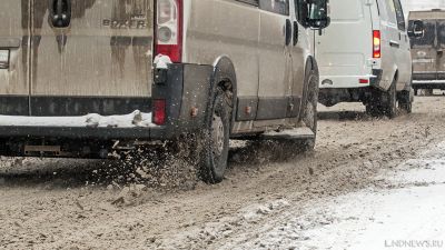 Автомобилисты Челябинска продолжают вязнуть в снегу