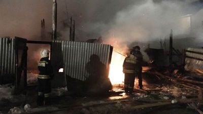 В столице Югры во время пожара взорвался газ, сгорела женщина