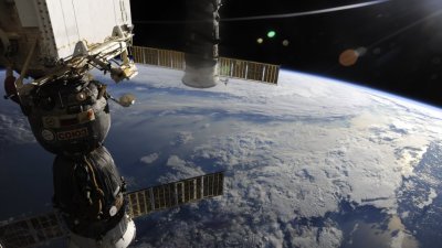 Российские космонавты проголосовали на МКС