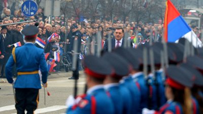 Лидер сербов Боснии созывает митинг в защиту своей победы на выборах