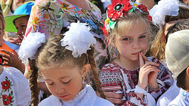 Почти половина украинцев против плана по уничтожению русских школ