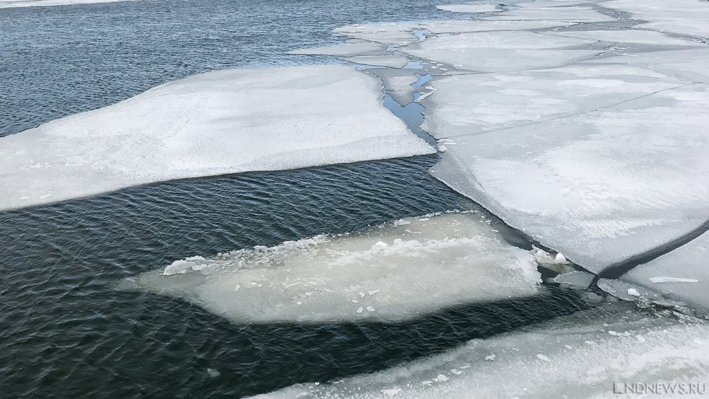 В ЯНАО ледоход снёс конструкцию на набережной, которая обошлась в 4,5 млрд рублей