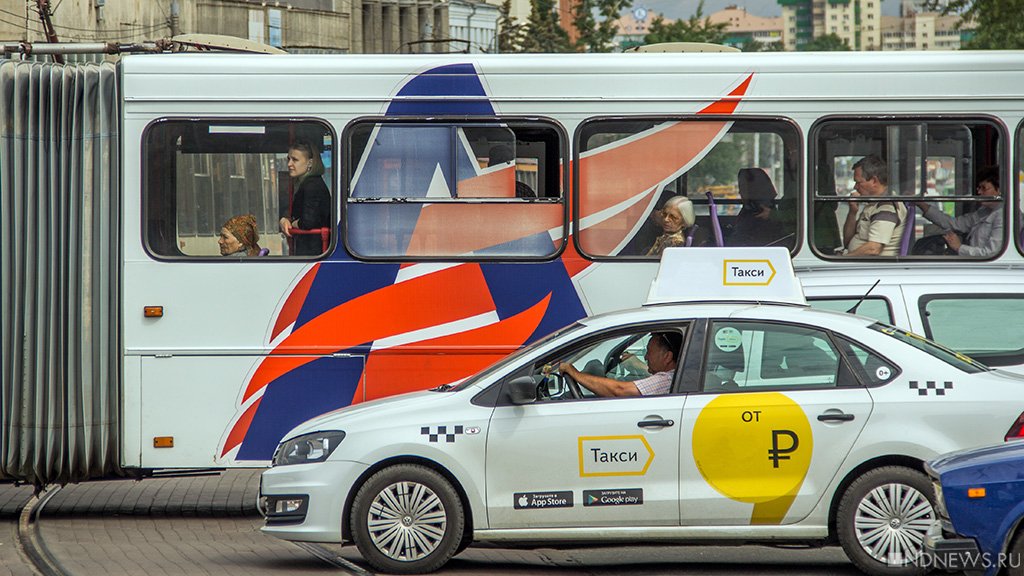 В Челябинске перевернулось такси. Пострадал пассажир