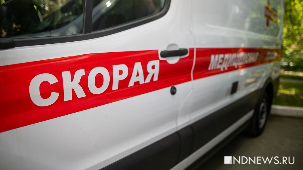 Либо нет гудка, либо трубку не берут часами: жители Екатеринбурга и городов-спутников не могут дозвониться до скорой помощи
