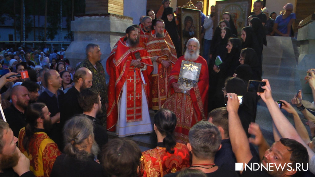 В Среднеуральском монастыре прошел крестный ход, который закончился обращением отца Сергия к Путину (ФОТО, ВИДЕО)
