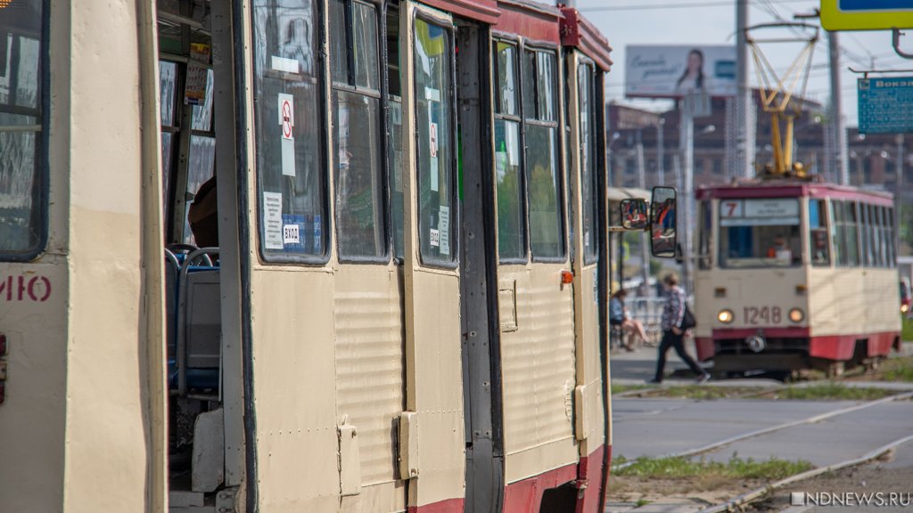 В Челябинске сошли с рельсов два трамвая