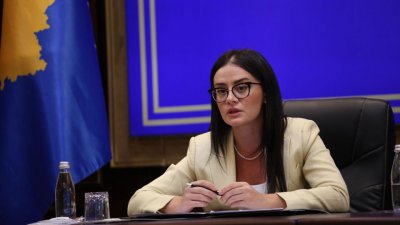 Глава косовского «МИДа» ушла в отставку после скандала с манипуляциями на выборах
