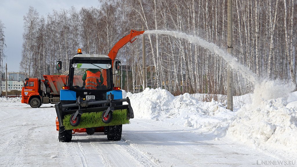 В Челябинске выпало три месячных нормы снега