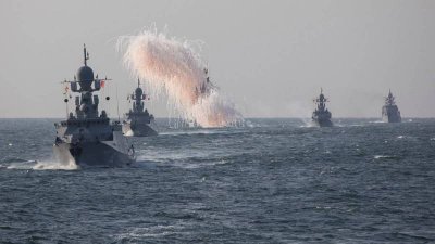 Минобороны РФ: Российские корабли готовы сопровождать суда с зерном из украинских портов