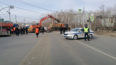 В Челябинске закрыли движение после обвала дороги
