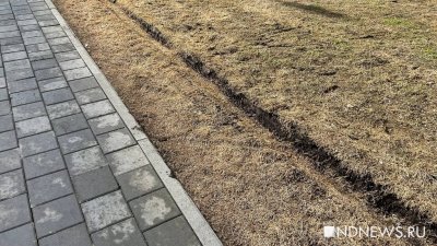 В Академическом грузовик-гряземес застрял на детской площадке (ФОТО, ВИДЕО)