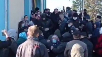 Раскольники «церкви Порошенко» напали с кулаками на прихожан УПЦ московского патриархата