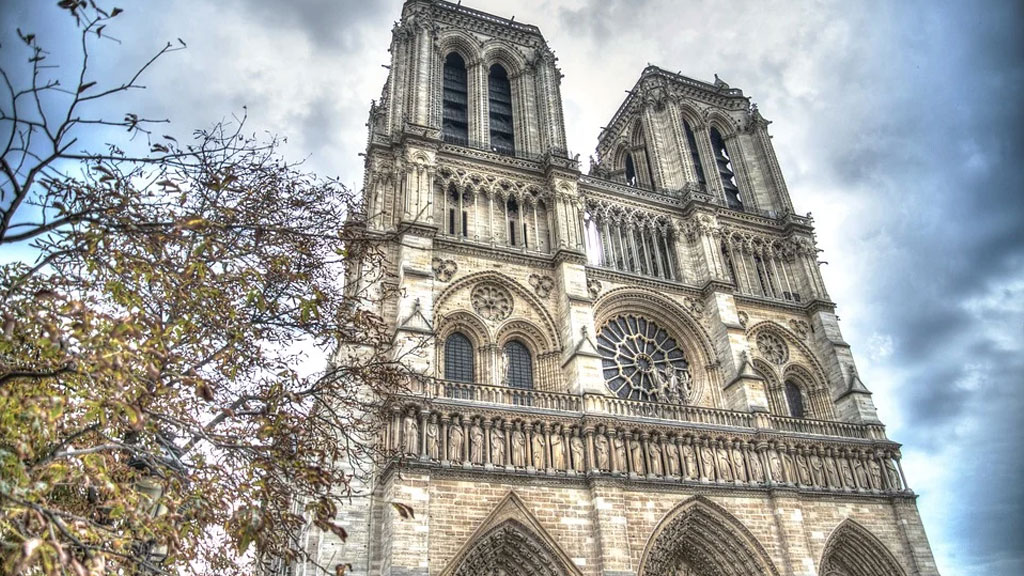 Перед Собором Парижской Богоматери выявили загрязнение свинцовой пылью