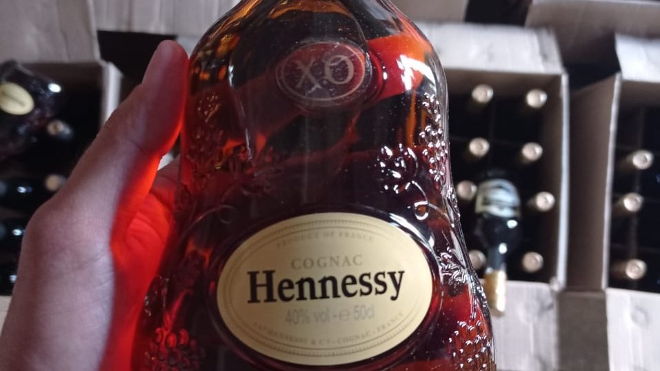      ,      Hennessy  
