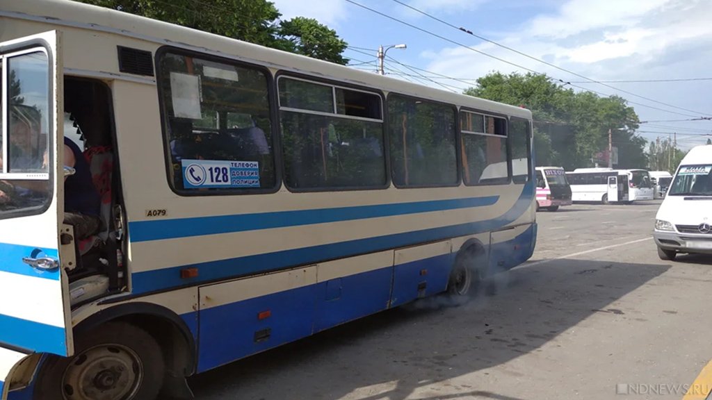 «Эталонный» кризис: в Крыму туристов возят переполненные автобусы-развалюхи и водители-хамы (ФОТО)