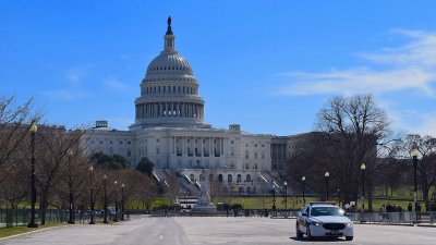 Из-за угрозы взрыва в Вашингтоне полиция оцепила Капитолий